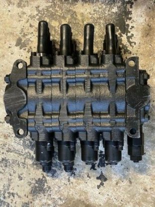 Picture of Hydraulic Valve - 4 Spool