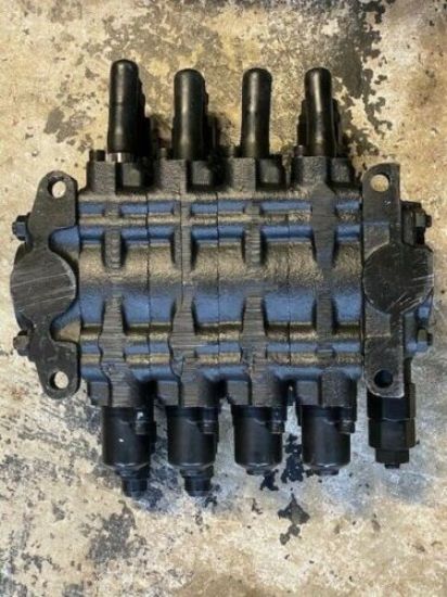Picture of Hydraulic Valve - 4 Spool