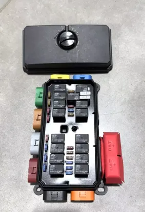 Picture of FUSE BOX,VEC 64