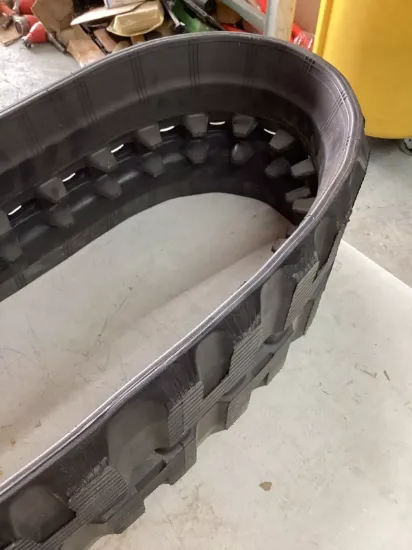 Picture of RUBBER TRACK C-PATTERN 250x72x39